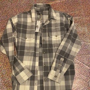 New Women’s Flannel Size M